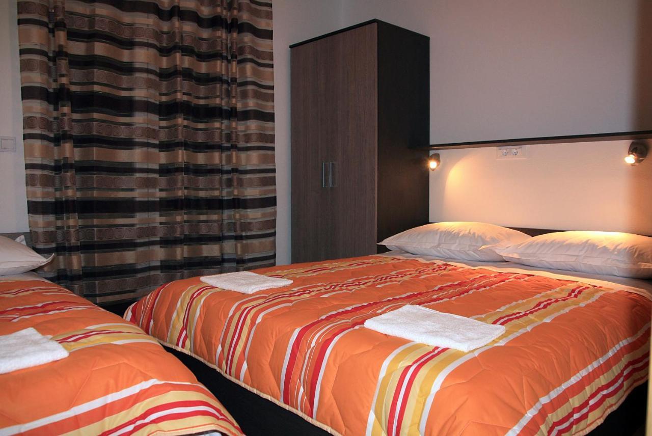 Apartments And Rooms By The Sea Tucepi, Makarska - 6058 Luaran gambar