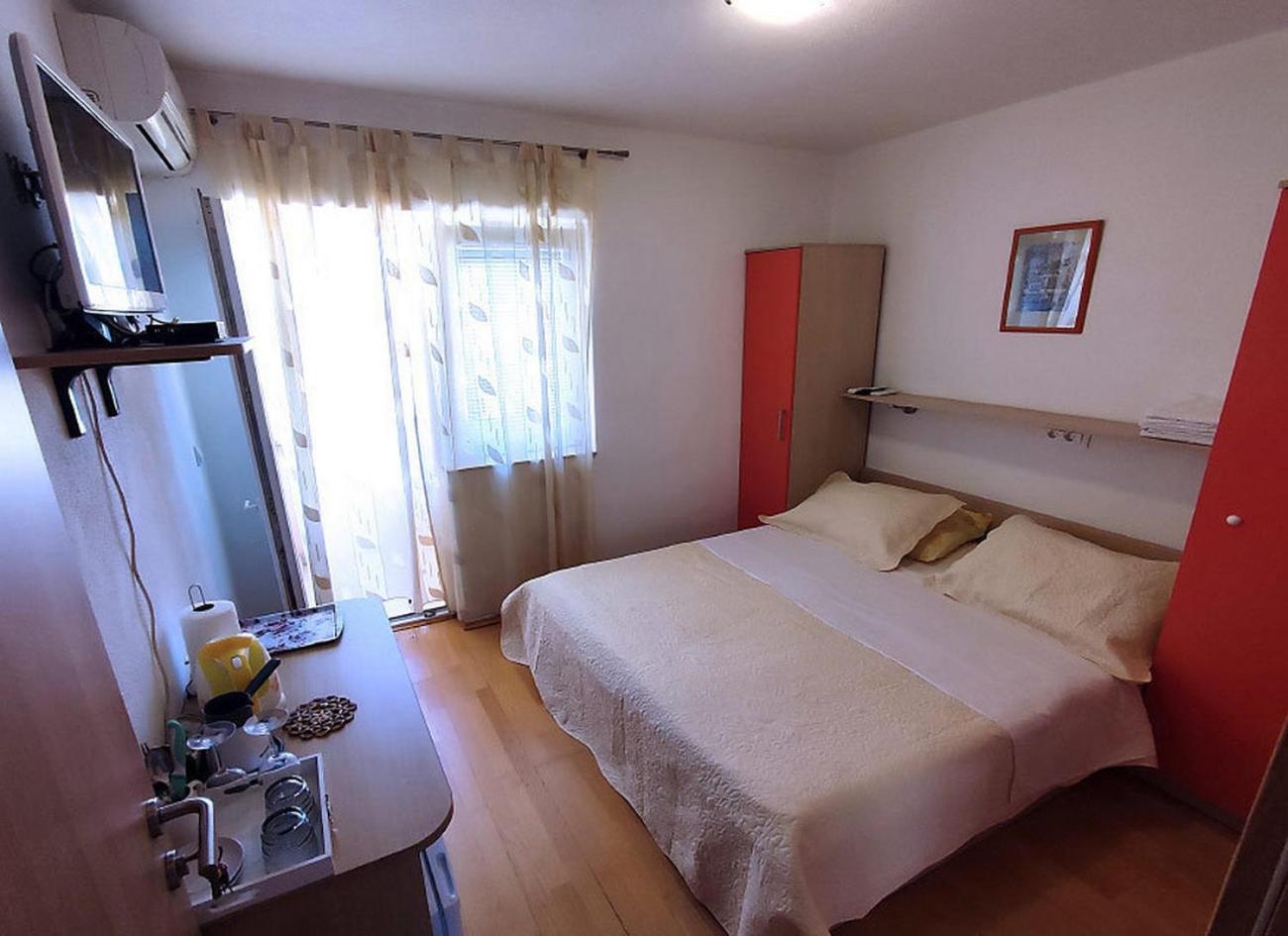 Apartments And Rooms By The Sea Tucepi, Makarska - 6058 Luaran gambar