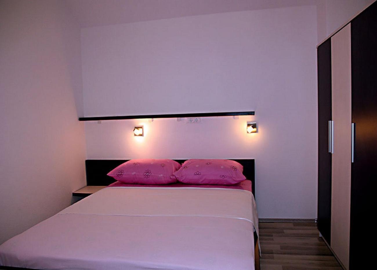 Apartments And Rooms By The Sea Tucepi, Makarska - 6058 Bilik gambar