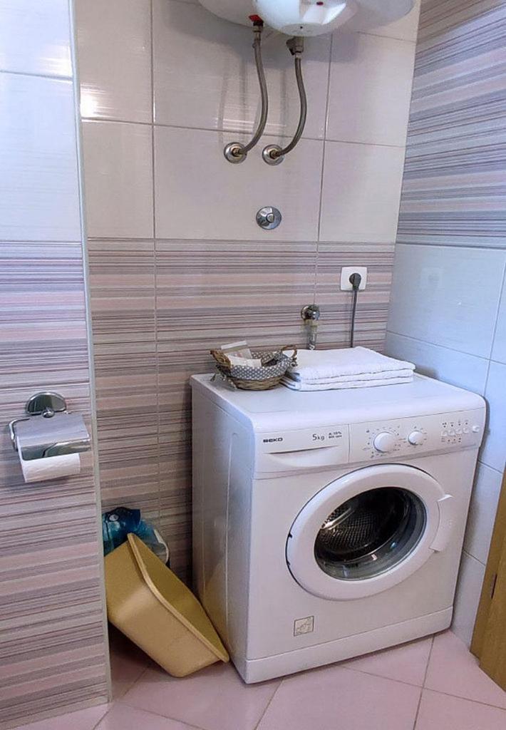 Apartments And Rooms By The Sea Tucepi, Makarska - 6058 Bilik gambar