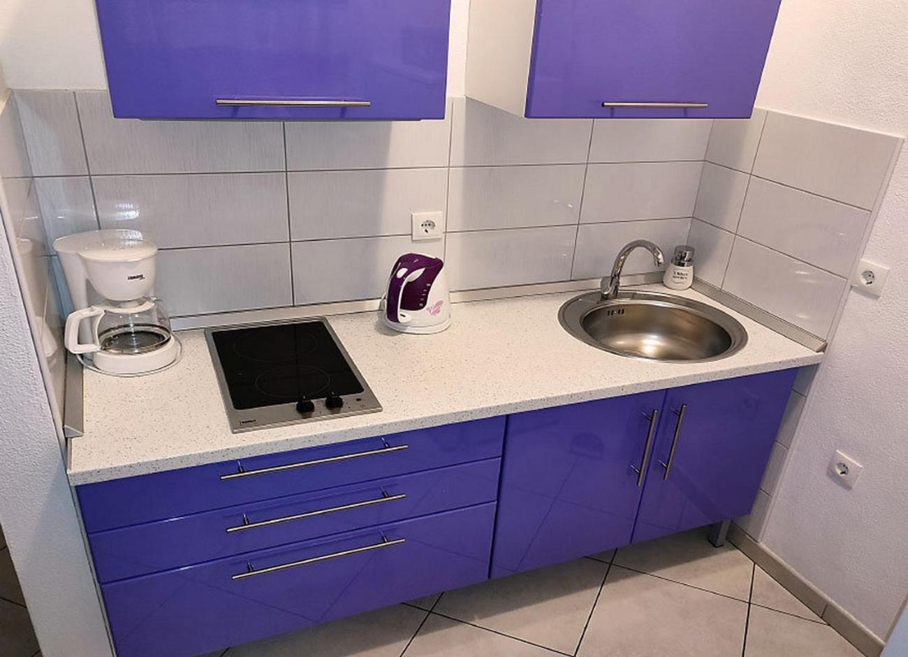 Apartments And Rooms By The Sea Tucepi, Makarska - 6058 Bilik gambar